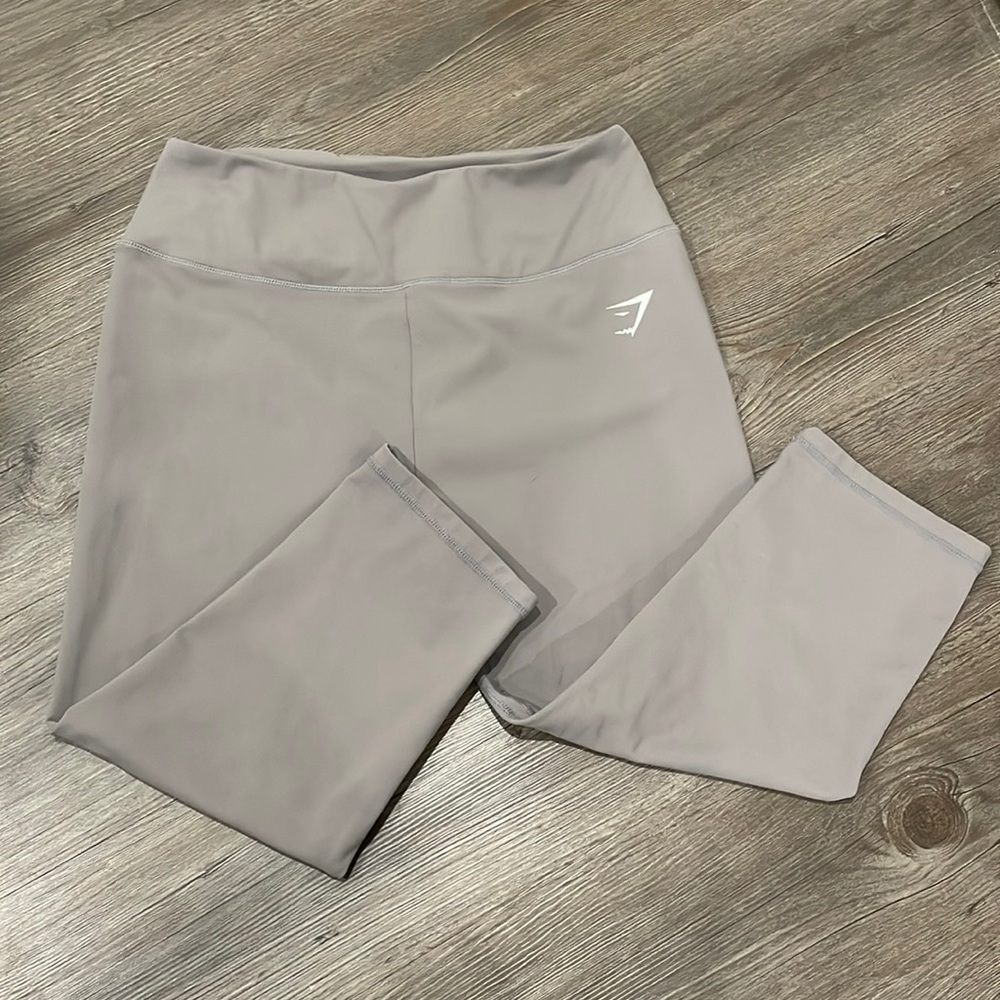 Gymshark Leggings Women Gray Athletic Pants High Waist Cropped Capri Gym